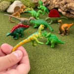 ⁦פריטים בטיובה (TOOBS)! מארז 12 דינוזאורים בגליל מבית SAFARI LTD⁩ – תמונה ⁦4⁩